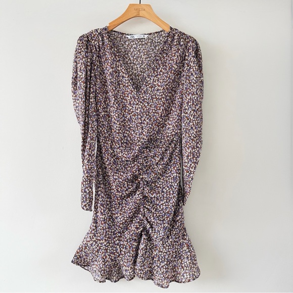 Zara Floral Ruched Mini Dress Size M Purple Black Long Sleeve V-Neck Ruffle Hem - Picture 2 of 14